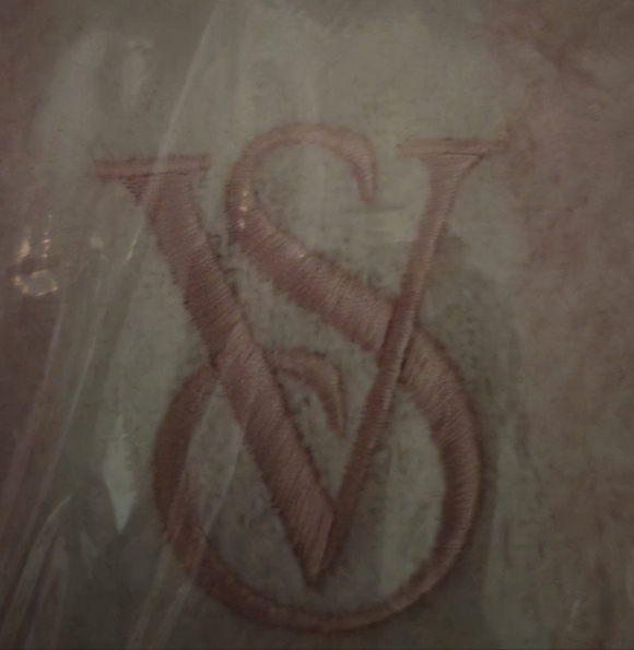 Victoria's Secret Cozy Blanket Scarf NWT - Picture 9 of 11